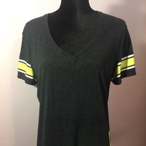 Under Armour women's fitted, heat gear, XL shirt